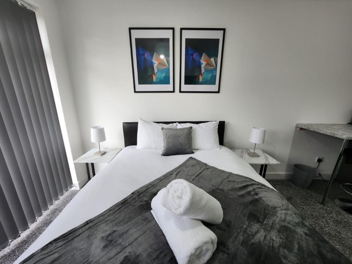 4 Bedroom 2 Bathroom Shared House - Near Bhx And Nec Birmingham Kültér fotó