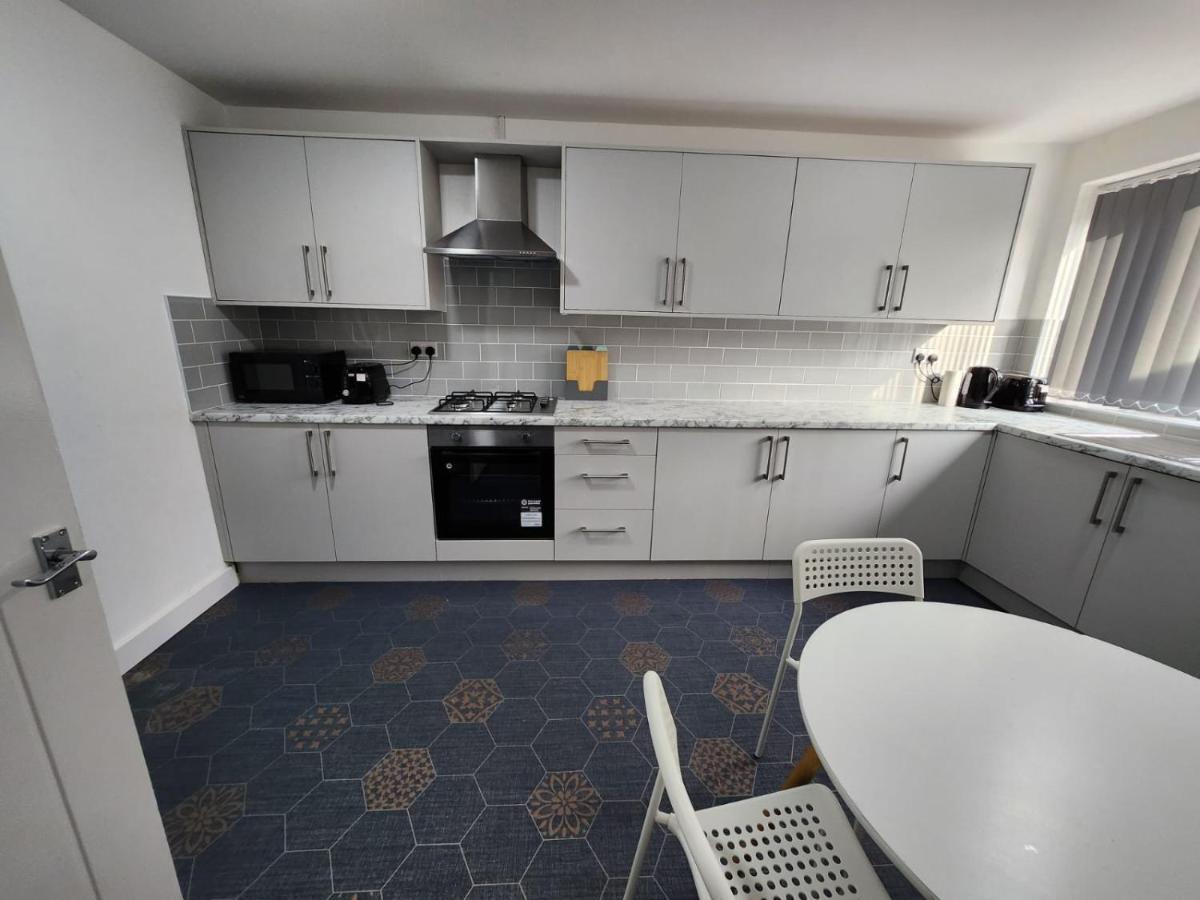 4 Bedroom 2 Bathroom Shared House - Near Bhx And Nec Birmingham Kültér fotó