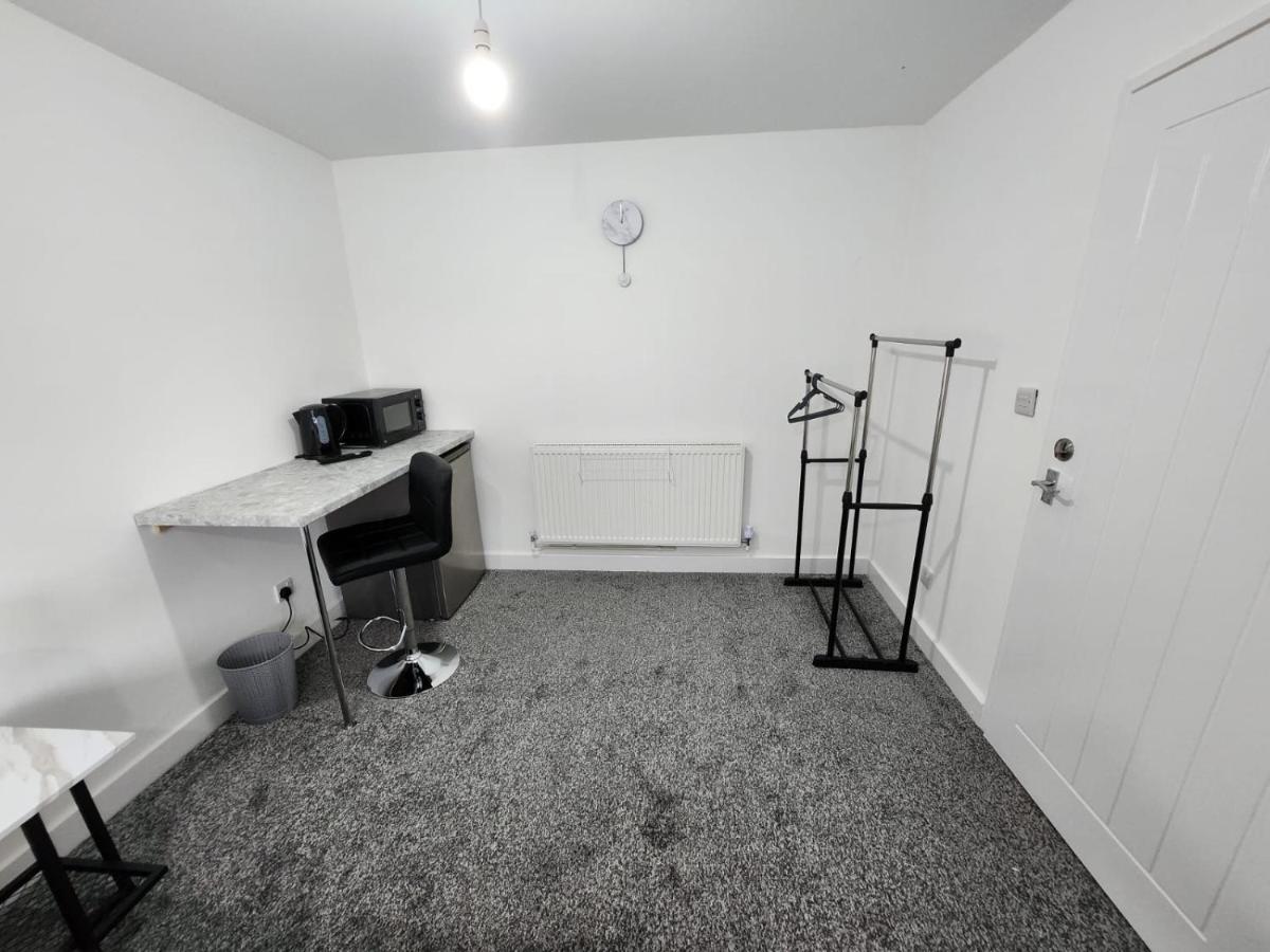 4 Bedroom 2 Bathroom Shared House - Near Bhx And Nec Birmingham Kültér fotó