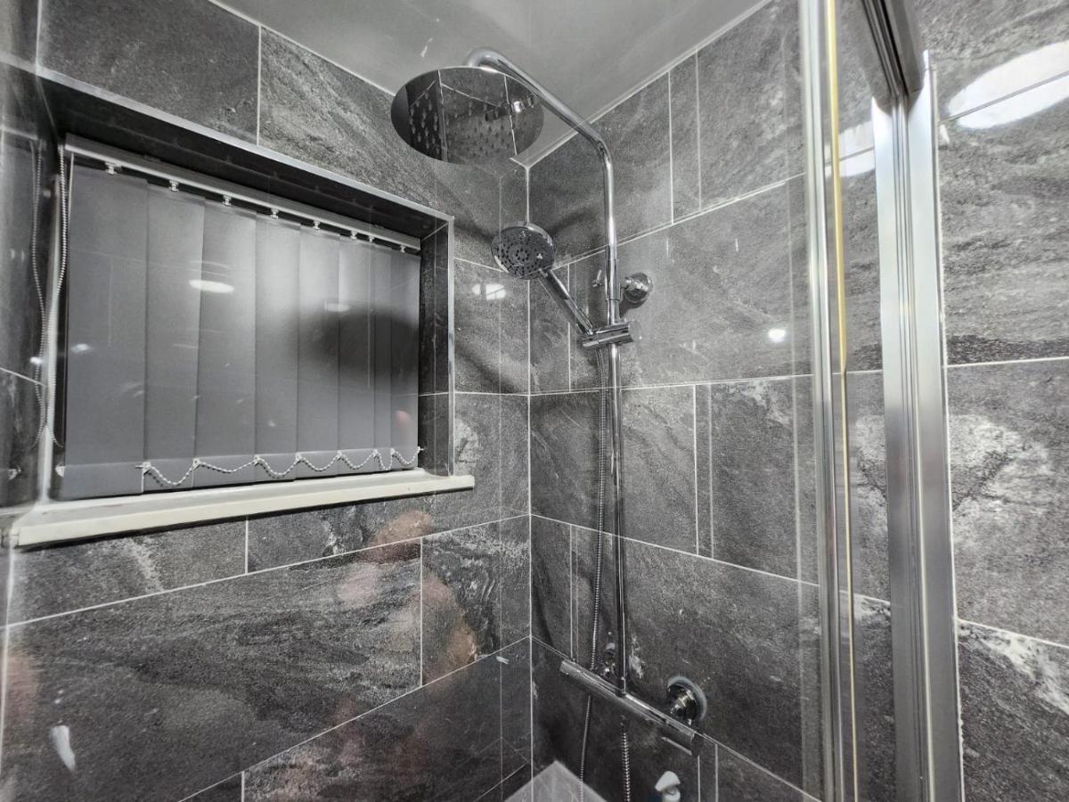 4 Bedroom 2 Bathroom Shared House - Near Bhx And Nec Birmingham Kültér fotó