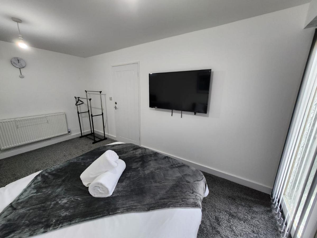 4 Bedroom 2 Bathroom Shared House - Near Bhx And Nec Birmingham Kültér fotó