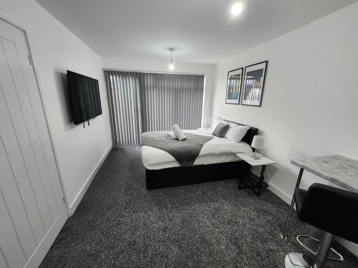 4 Bedroom 2 Bathroom Shared House - Near Bhx And Nec Birmingham Kültér fotó