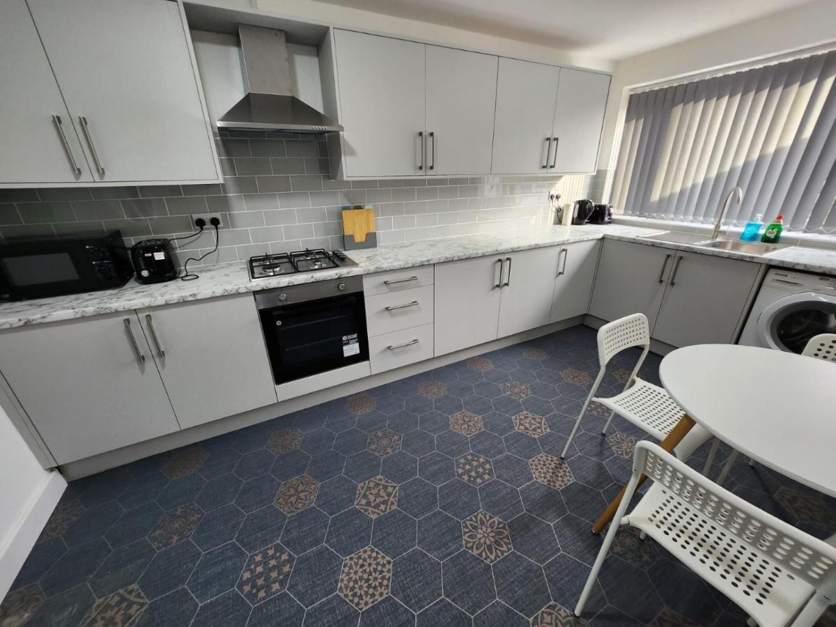 4 Bedroom 2 Bathroom Shared House - Near Bhx And Nec Birmingham Kültér fotó