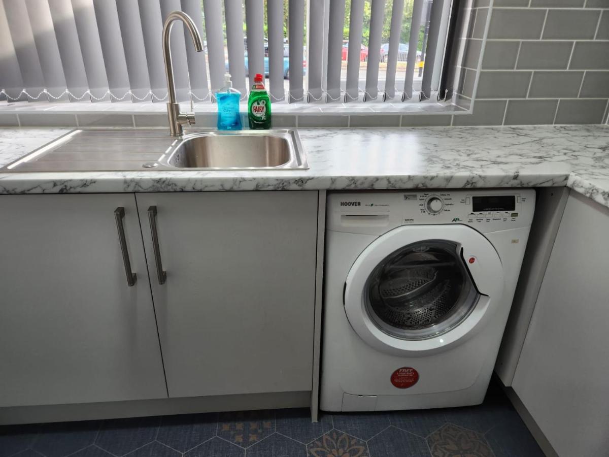 4 Bedroom 2 Bathroom Shared House - Near Bhx And Nec Birmingham Kültér fotó