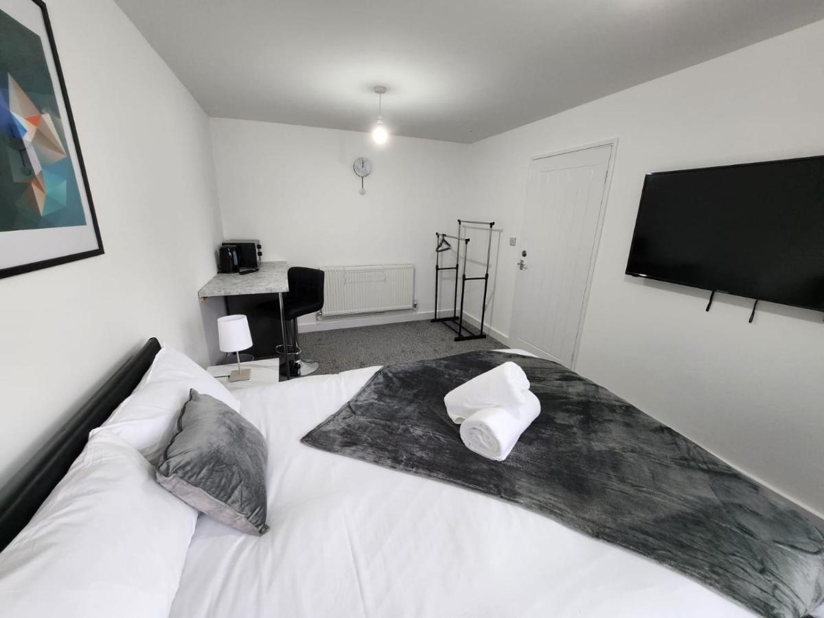 4 Bedroom 2 Bathroom Shared House - Near Bhx And Nec Birmingham Kültér fotó
