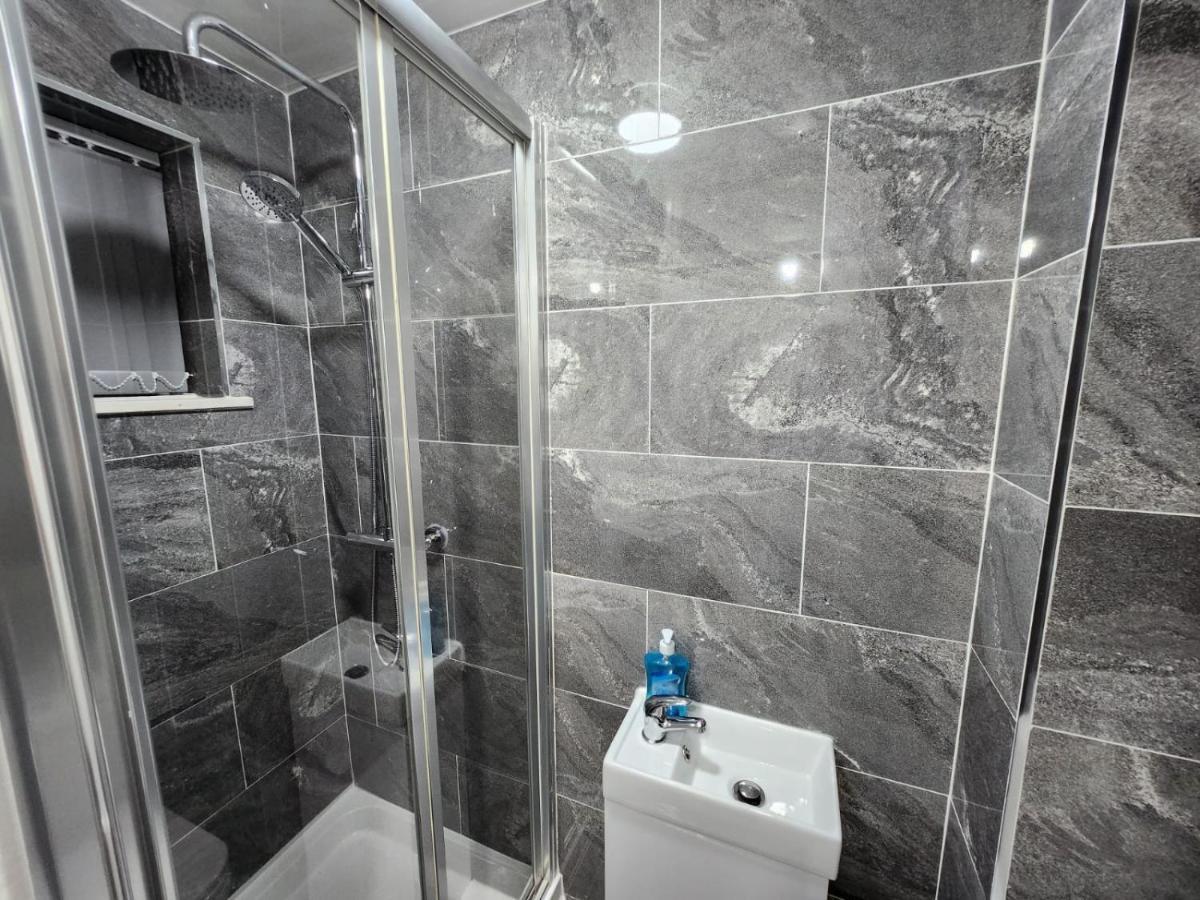 4 Bedroom 2 Bathroom Shared House - Near Bhx And Nec Birmingham Kültér fotó