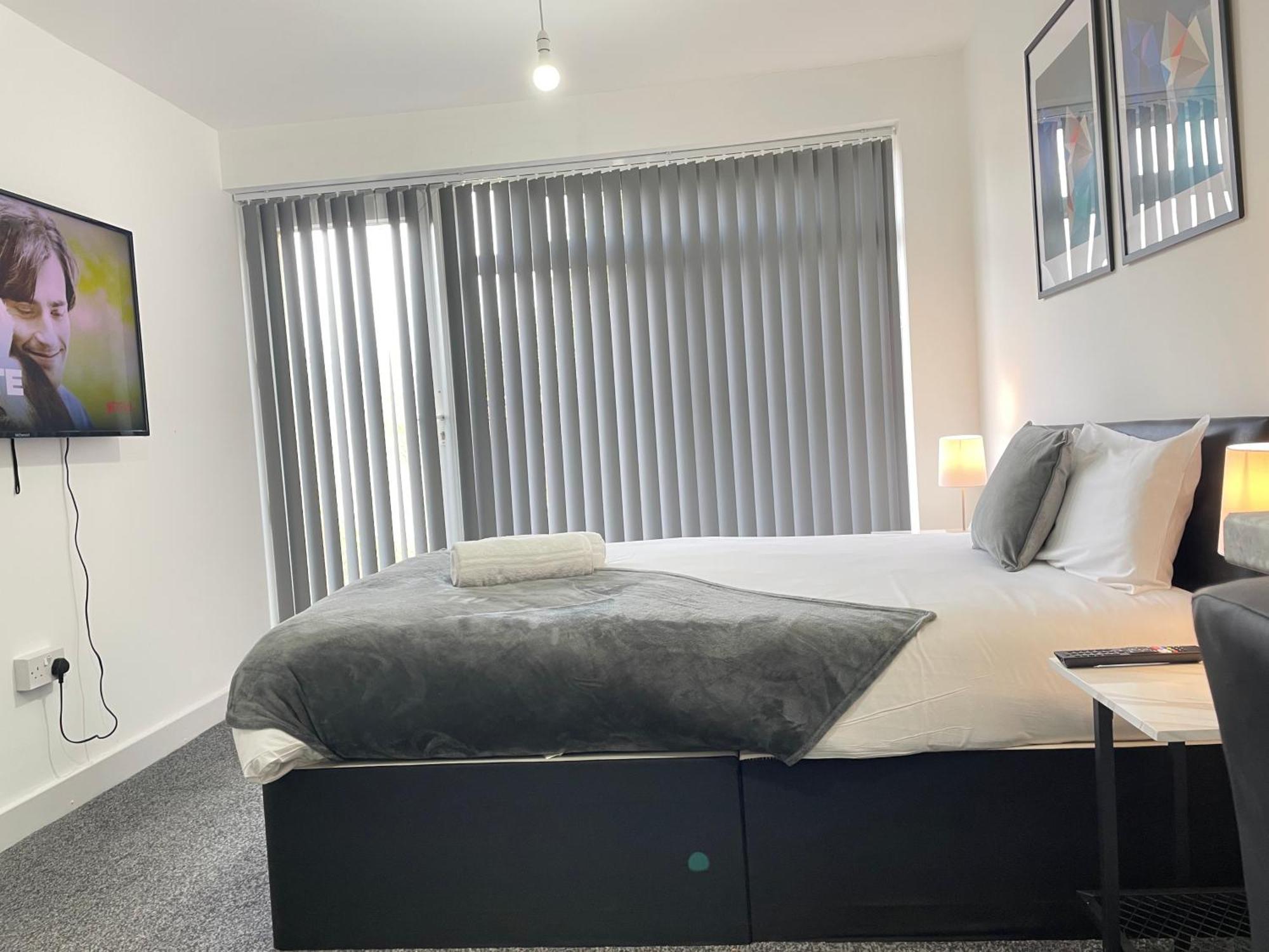 4 Bedroom 2 Bathroom Shared House - Near Bhx And Nec Birmingham Kültér fotó