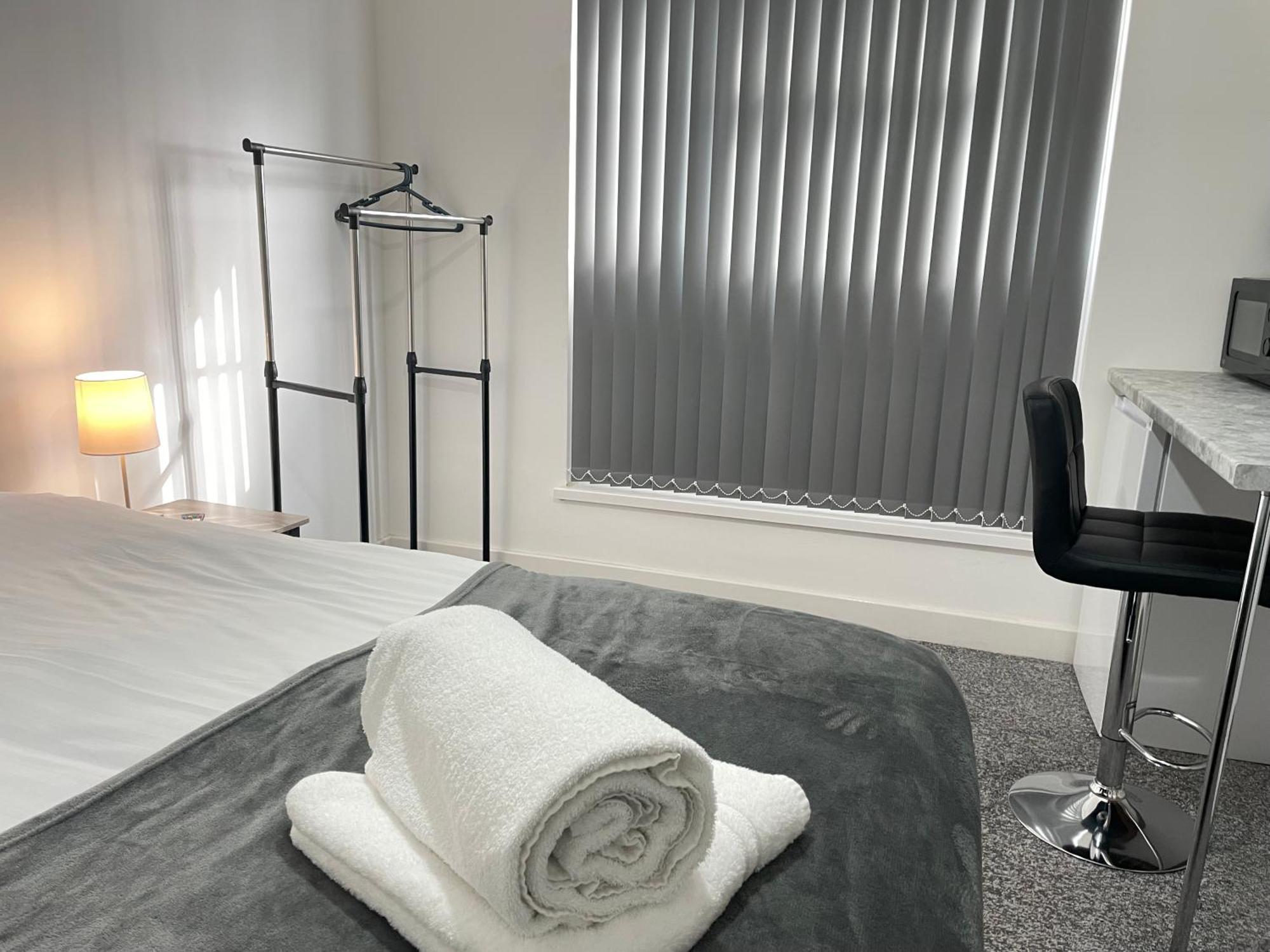 4 Bedroom 2 Bathroom Shared House - Near Bhx And Nec Birmingham Kültér fotó